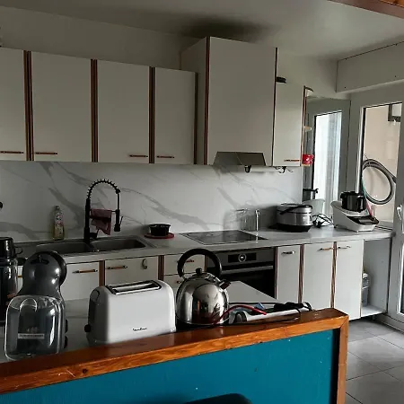 Beautiful Located In A Quiet Apartament