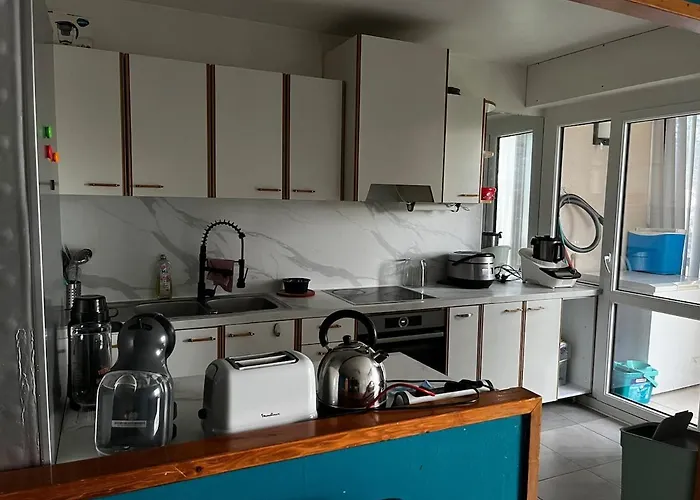 Beautiful Located In A Quiet 아파트